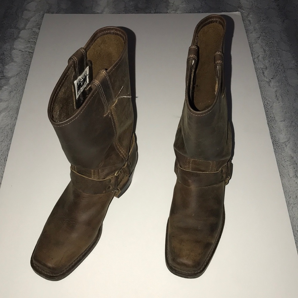 Frye Ladies “Harness 12R” in size 7 M